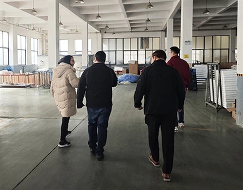 Un entrepreneur canadien visite MIGO GLASS pour des solutions intégrées de ve...