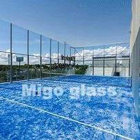 Parois de verre pour les courts de padel