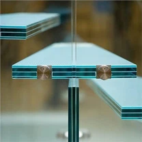 Marches d'escalier en verre feuilleté antidérapant