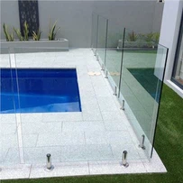 Clôture de piscine en verre sans cadre